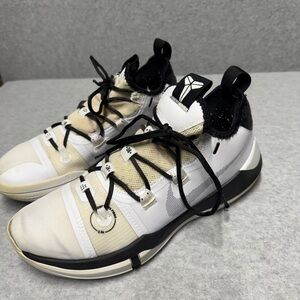 Nike Kobe A.D. Exodus TB Men’s 9 White Black UK 8 Basketball Volleyball